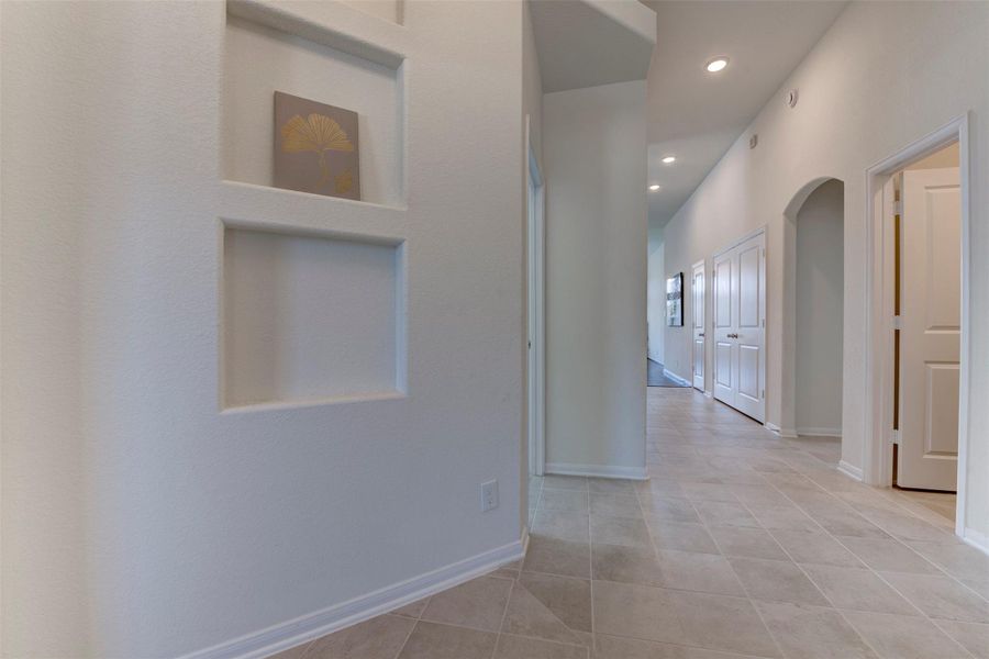 Spacious, unfurnished interior of a new home in Sunterra, Katy (Image 16).