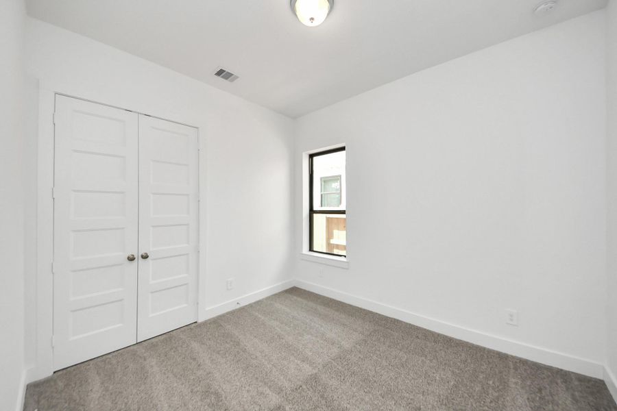 Spacious, unfurnished interior of a new home in Amira: Heritage Collection, Tomball (Image 23).