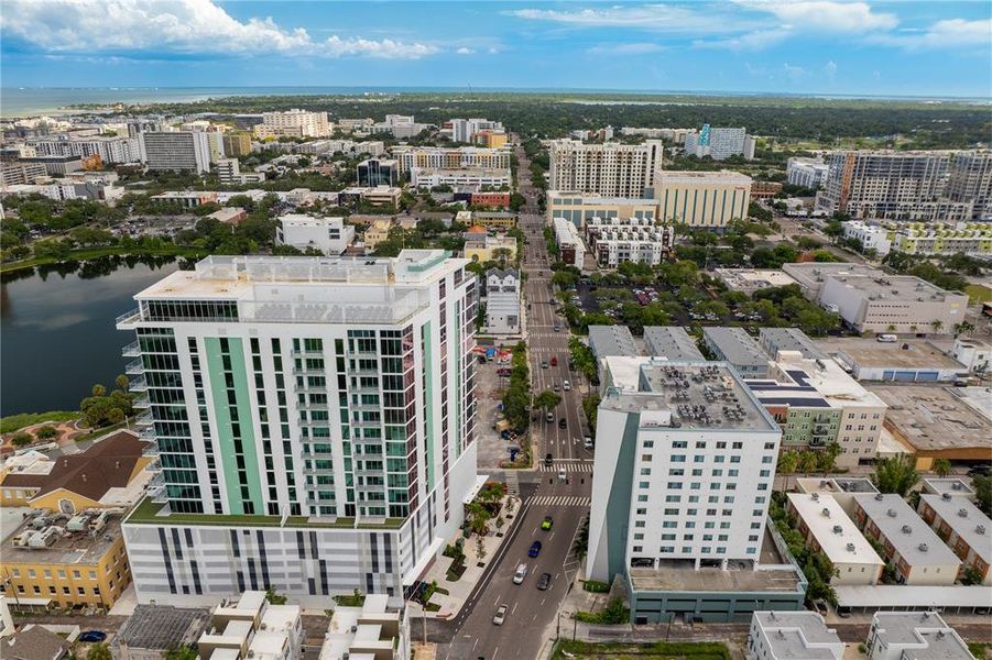 Condo located in St. Petersburg, FL showcasing its design and architecture (Image 5).