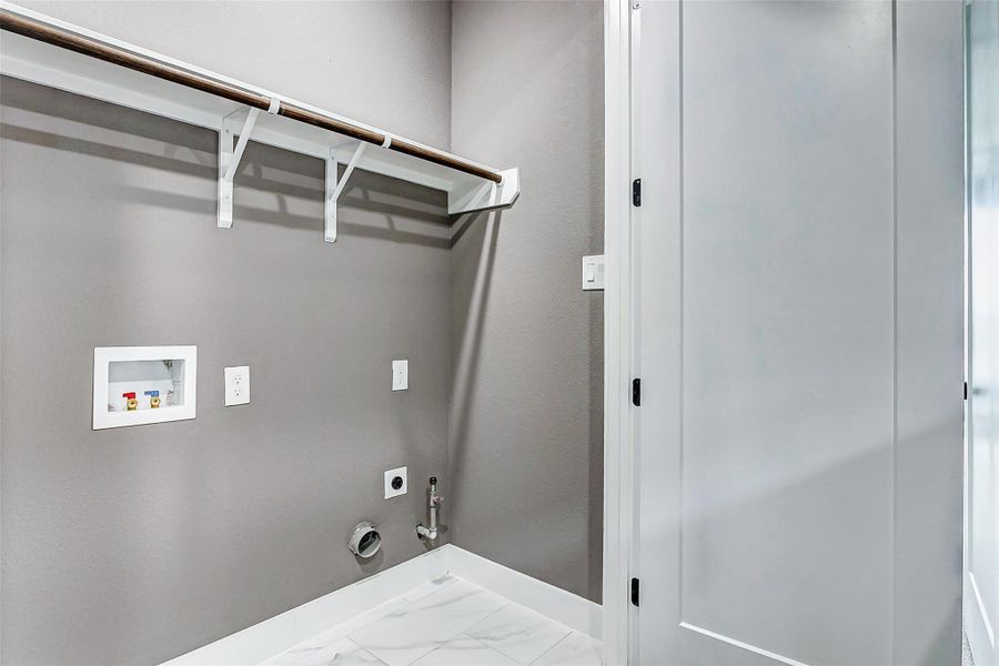 Spacious, unfurnished interior of a new home in , Houston (Image 24).