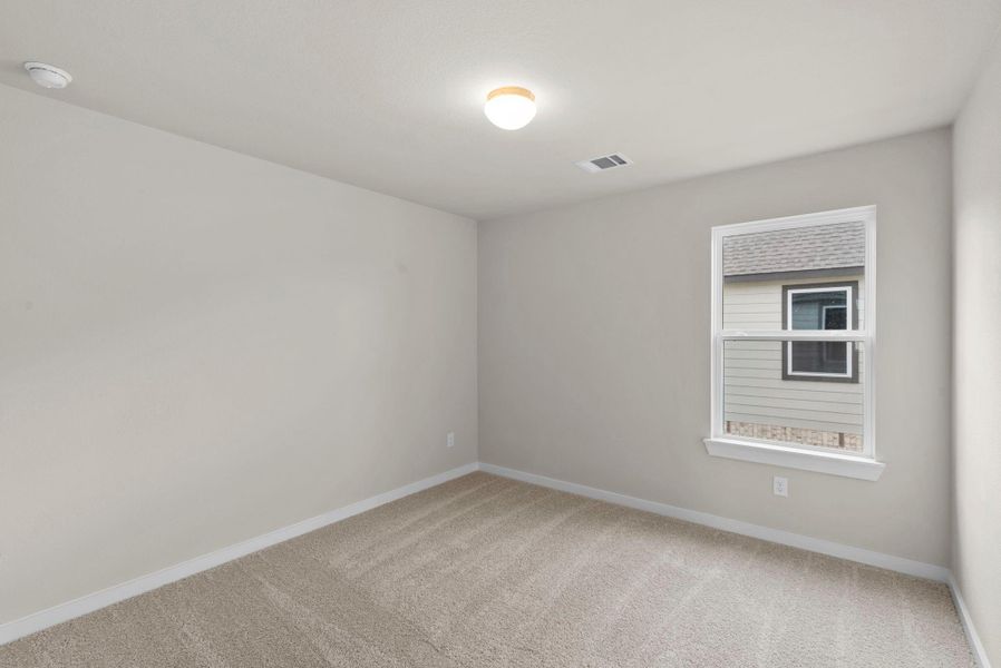 Spacious, unfurnished interior of a new home in Huntington Place, Rosharon (Image 33).