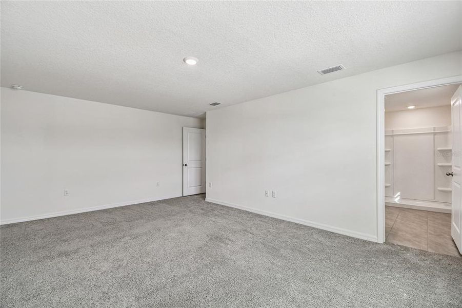 Spacious, unfurnished interior of a new home in River Park, Temple Terrace (Image 30). Spacious, unfurnished interior of a new home in River Park, Temple Terrace (Image 30).