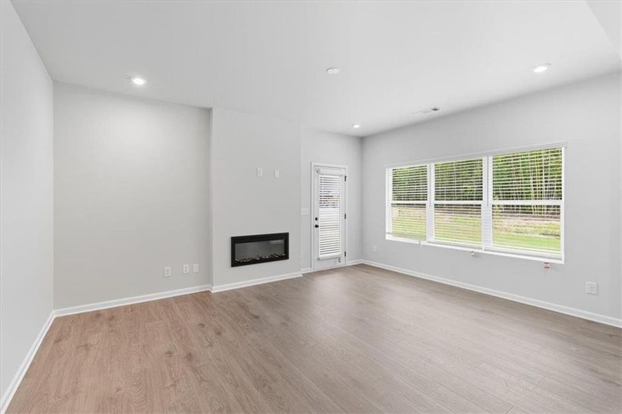 Spacious, unfurnished interior of a new home in Meadow Pines, Dallas (Image 18).