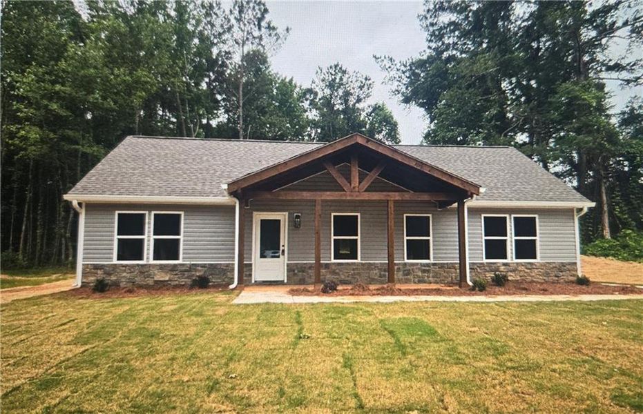 Exterior details and patio area of a home in , Rockmart (Image 1).