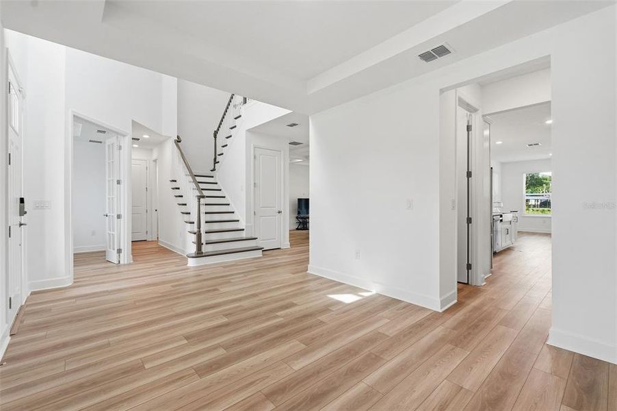 Spacious, unfurnished interior of a new home in , Plant City (Image 38).