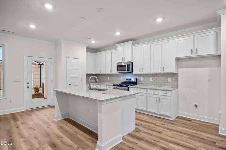 37-web-or-mls-IMG_0051 37-web-or-mls-IMG_0051