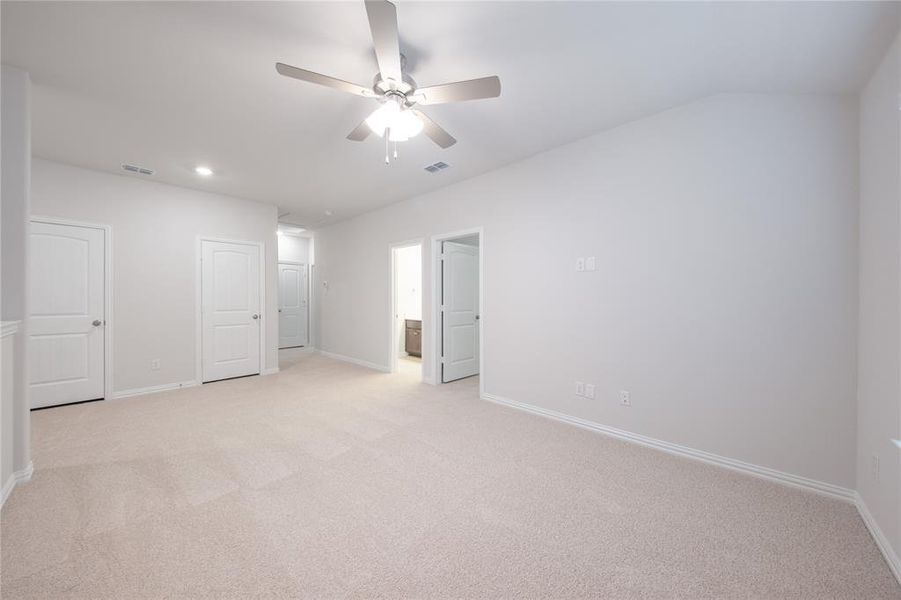 Spacious, unfurnished interior of a new home in Lake Pointe: Lake Pointe at Paloma Creek, Little Elm (Image 11).