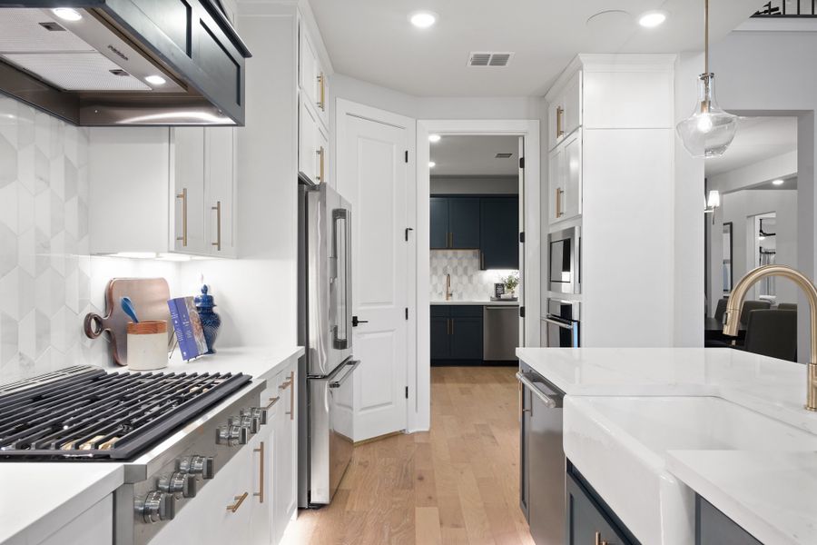 Furnished interior view inside a new home in Provence 50', Austin (Image 36).