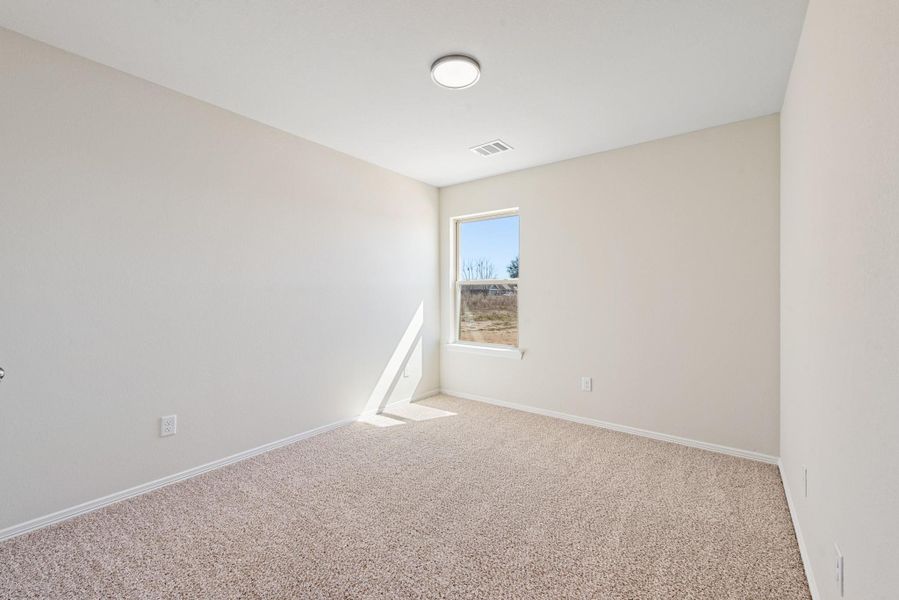 Spacious, unfurnished interior of a new home in , Navasota (Image 26).