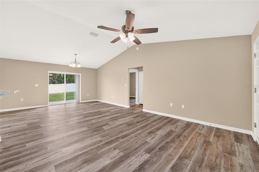 Spacious, unfurnished interior of a new home in , Ocala (Image 12).