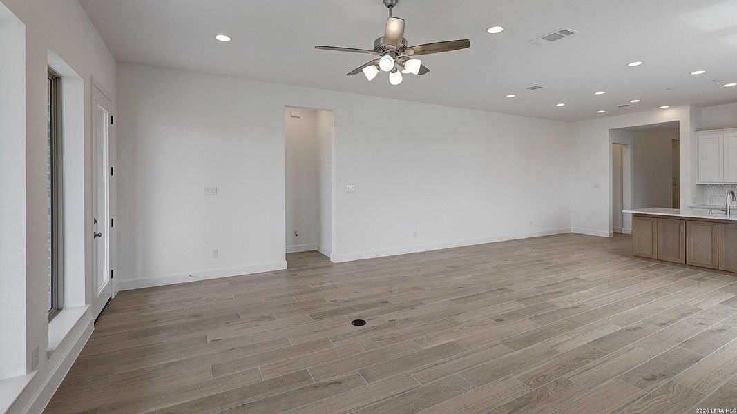Spacious, unfurnished interior of a new home in The Ranches at Creekside, Boerne (Image 18).