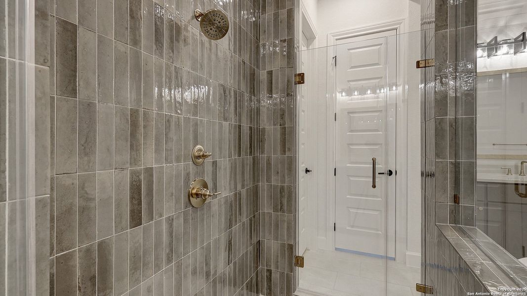 Image 25 of a home in The Dominion 70'.