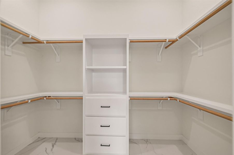 Spacious, unfurnished interior of a new home in , Houston (Image 31).