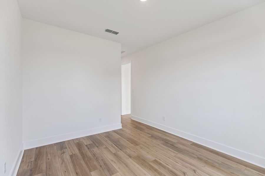 Spacious, unfurnished interior of a new home in Glenview Farms, Murfreesboro (Image 16).