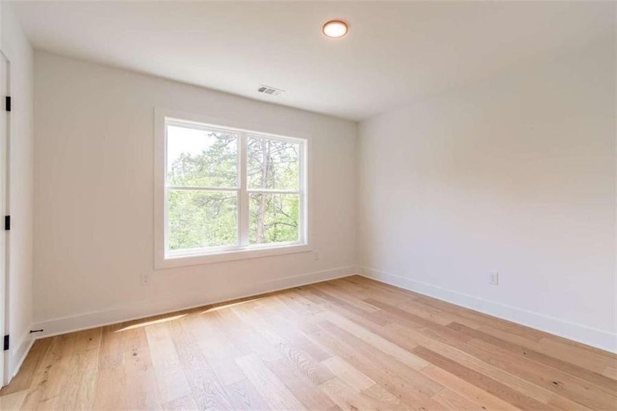 Spacious, unfurnished interior of a new home in , Gainesville (Image 26).