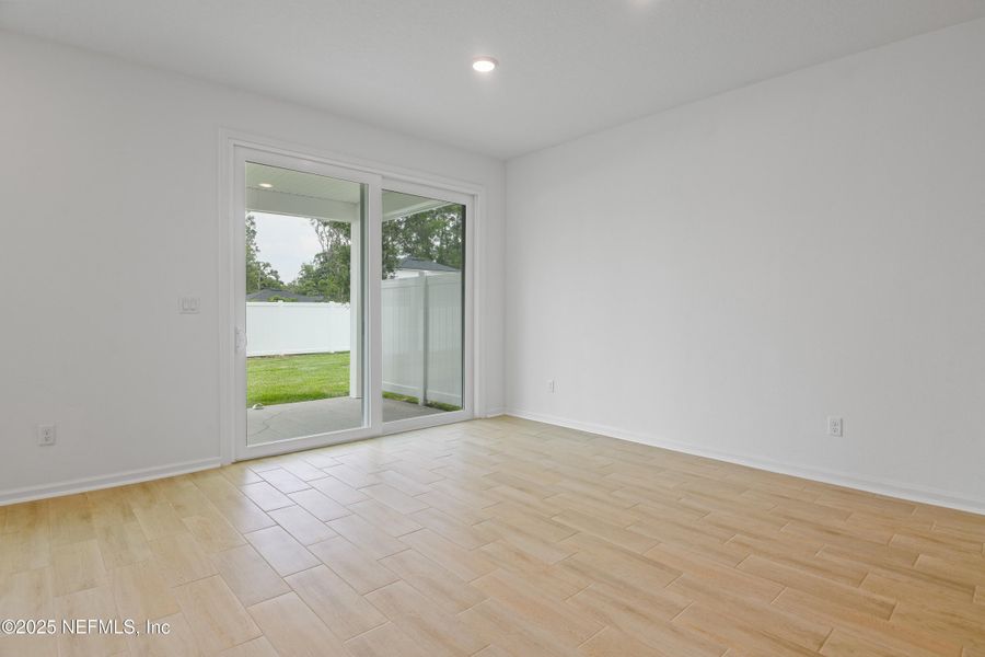 Spacious, unfurnished interior of a new home in , Jacksonville (Image 12).