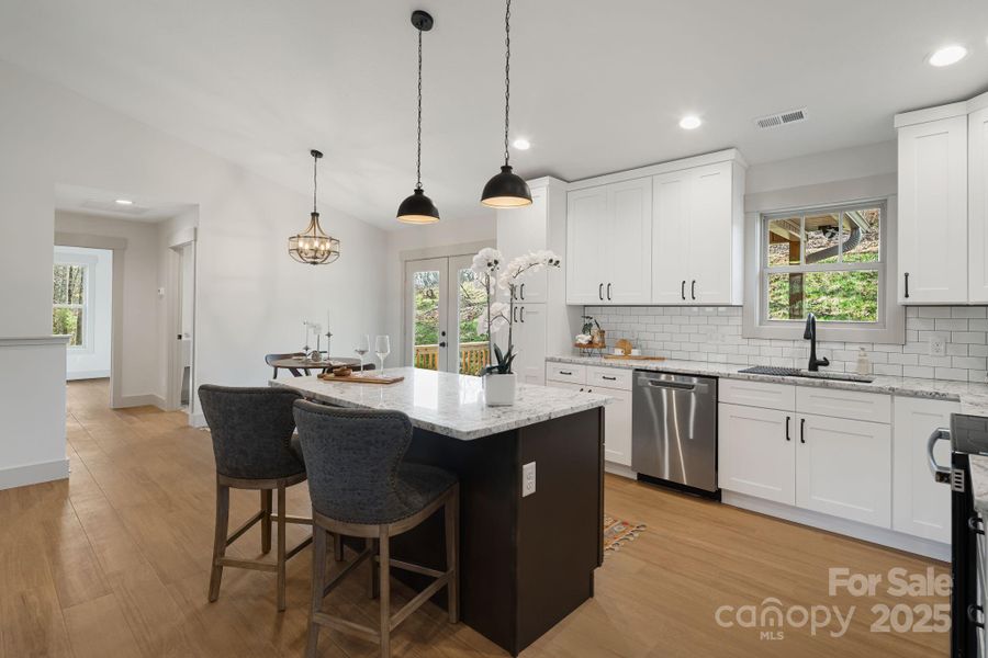 Kitchen Island/Breakfast Bar Kitchen Island/Breakfast Bar