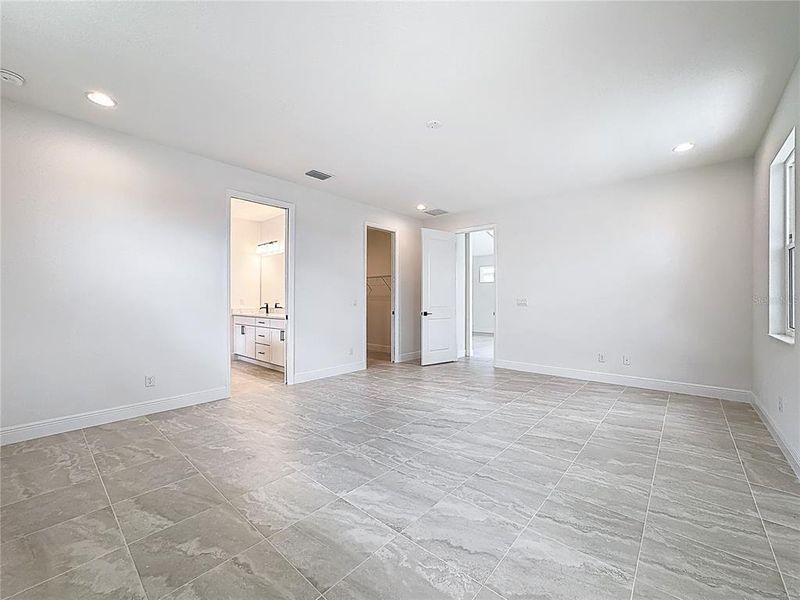 Spacious, unfurnished interior of a new home in , Parrish (Image 49).
