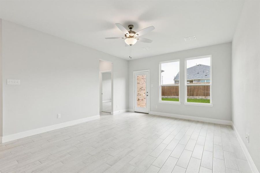 Spacious, unfurnished interior of a new home in AnaCapri, Anna (Image 17).