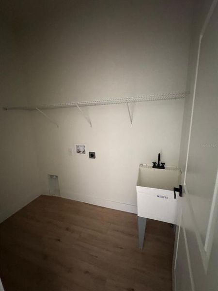 Spacious, unfurnished interior of a new home in , Port Charlotte (Image 15).