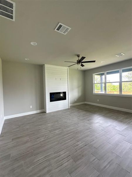 Spacious, unfurnished interior of a new home in , Dallas (Image 9).
