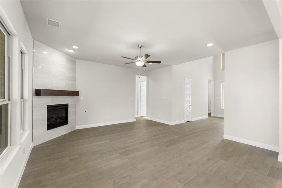 Spacious, unfurnished interior of a new home in Lake Shore Village, Rowlett (Image 26).