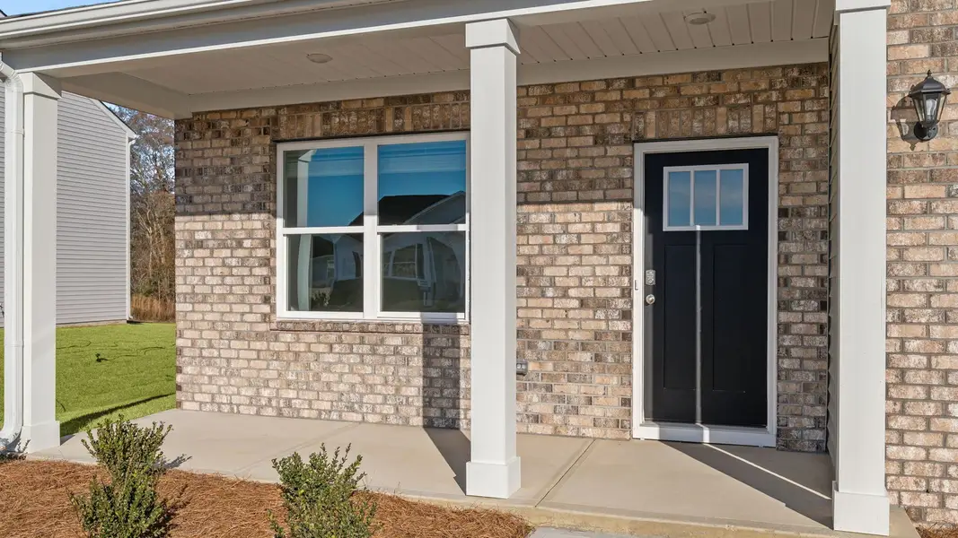 Exterior details and patio area of a home in Villa Grande, Winterville (Image 3).