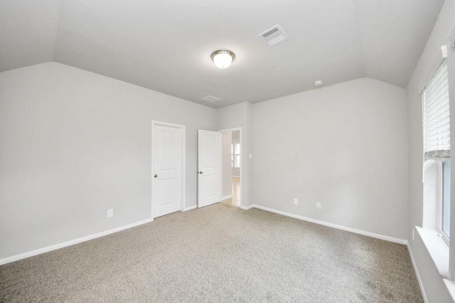 Spacious, unfurnished interior of a new home in Montgomery Ridge: Landmark Collection, Montgomery (Image 30).