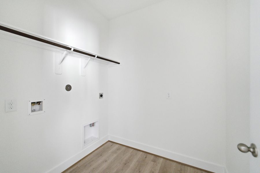 Spacious, unfurnished interior of a new home in Sundance Cove, Crosby (Image 23).