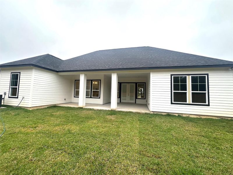 Exterior details and patio area of a home in , Huffman (Image 14).