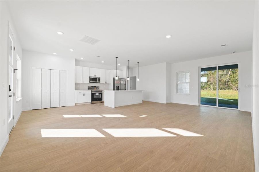 Spacious, unfurnished interior of a new home in , Ocala (Image 16).