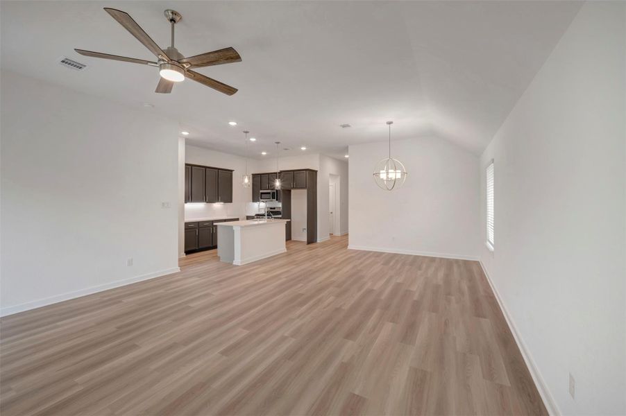Spacious, unfurnished interior of a new home in Miller's Pond, Rosenberg (Image 27).