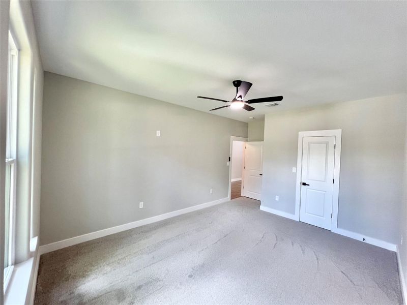 Spacious, unfurnished interior of a new home in , Santa Fe (Image 20).