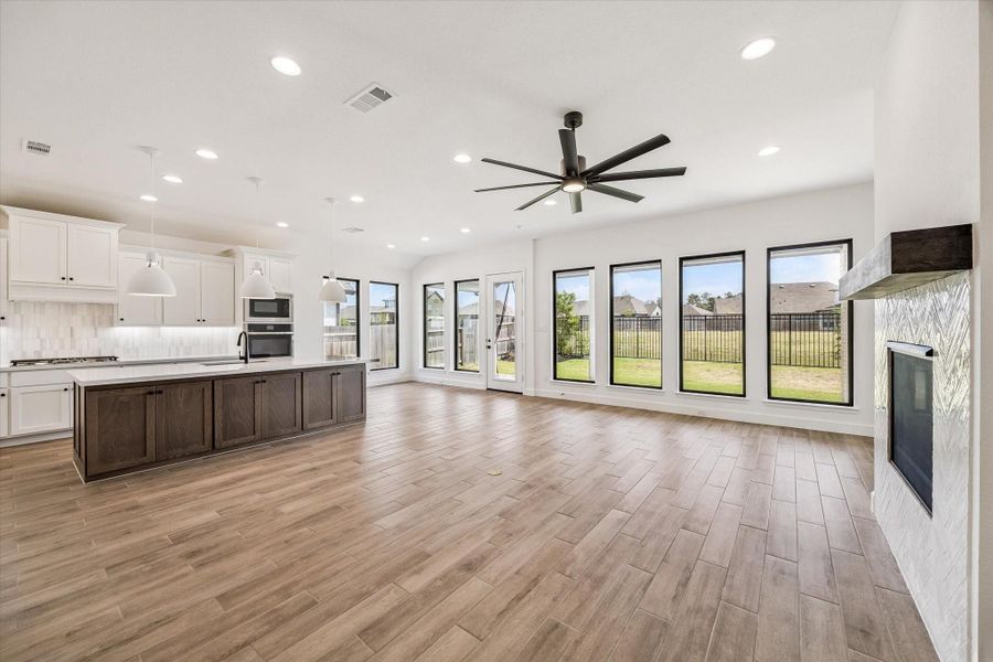 Spacious, unfurnished interior of a new home in Artavia, Conroe (Image 18).