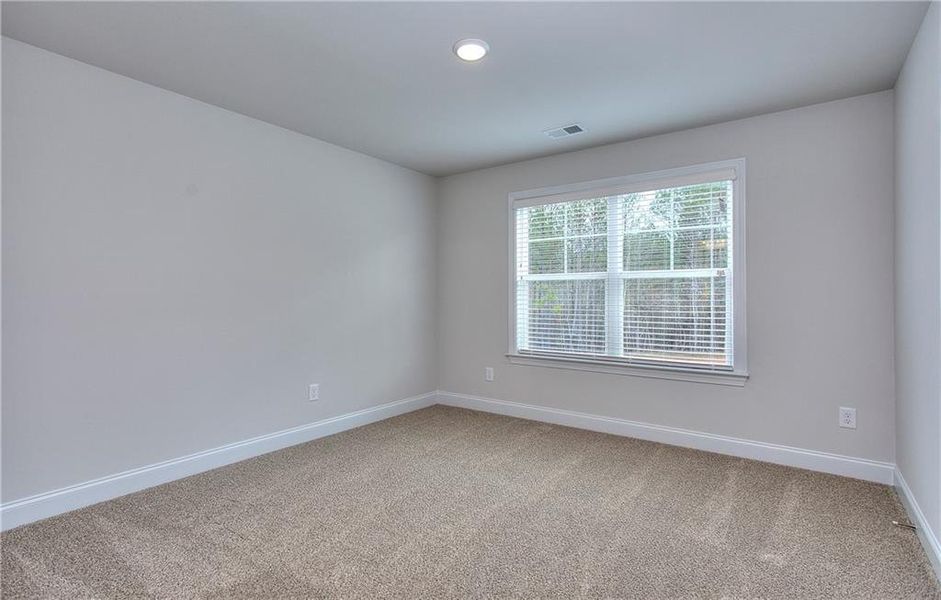 Spacious, unfurnished interior of a new home in The Fairways at Mirror Lake, Villa Rica (Image 26).