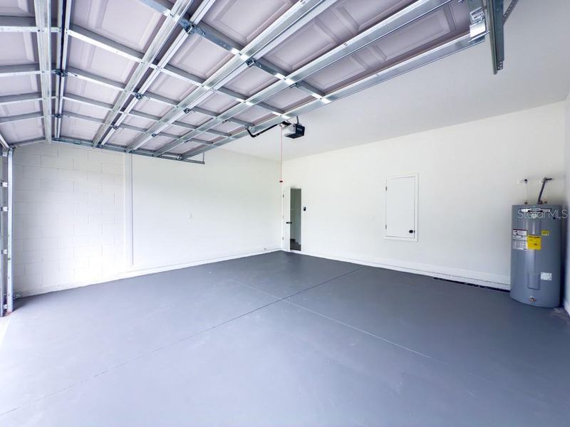 Spacious, unfurnished interior of a new home in , Ocala (Image 14).