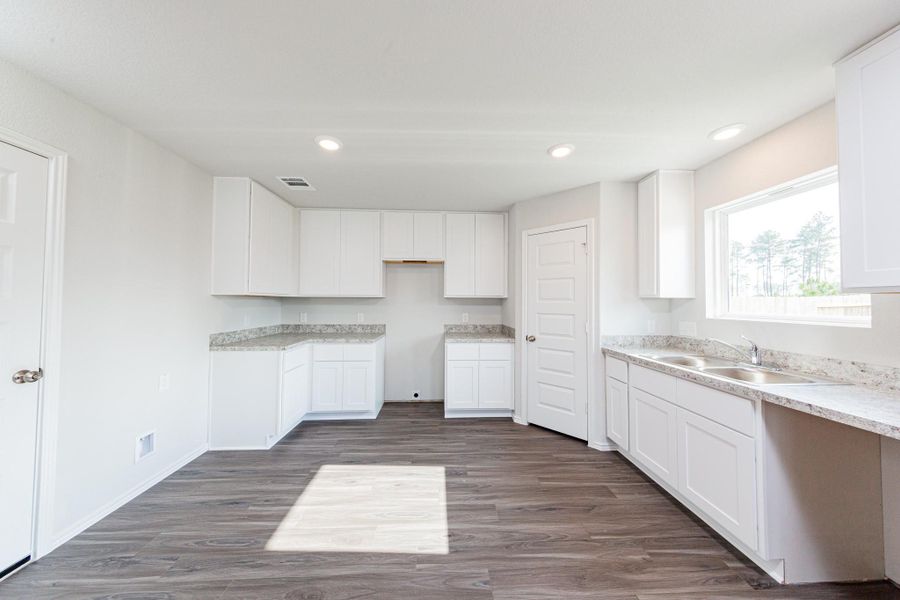 Furnished interior view inside a new home in Townsend Reserve, Splendora (Image 6).