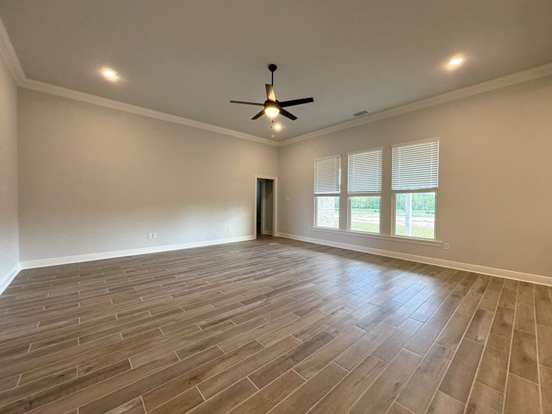 Spacious, unfurnished interior of a new home in Natureview, Freeport (Image 11).
