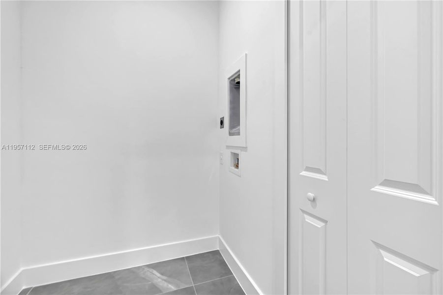 Spacious, unfurnished interior of a new home in , Lehigh Acres (Image 17).