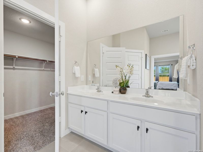 Furnished interior view inside a new home in Summer Hills, Atascosa (Image 7).