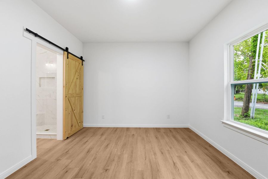 Comfortable primary suite retreat