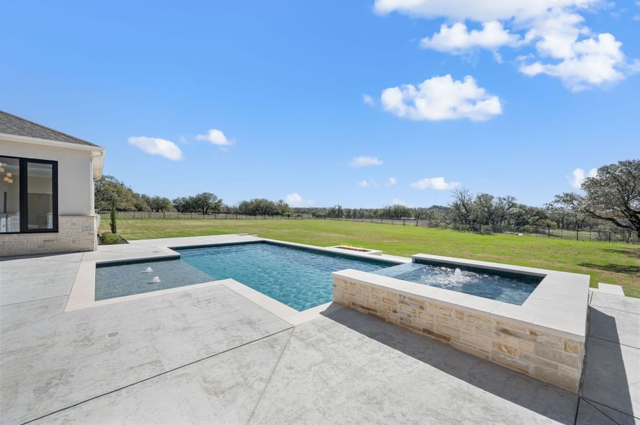 Exterior details and patio area of a home in Fleming Pointe, Fort Worth (Image 29).