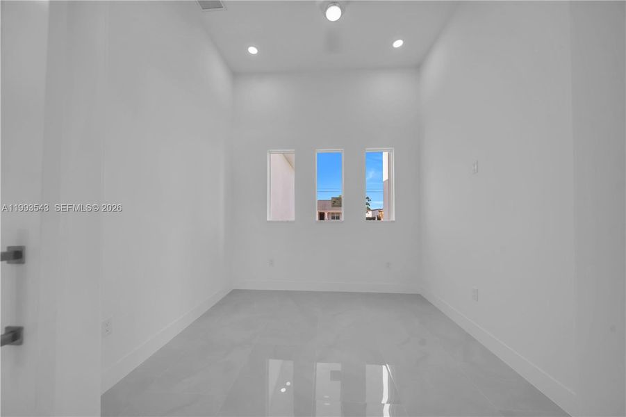 Spacious, unfurnished interior of a new home in , Lehigh Acres (Image 36).