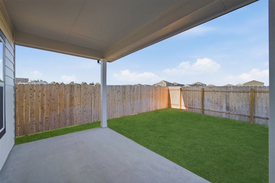 Exterior details and patio area of a home in Cool Water, Jarrell (Image 4).