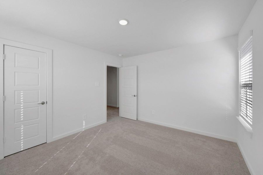 Spacious, unfurnished interior of a new home in Lone Star Landing, Montgomery (Image 35).