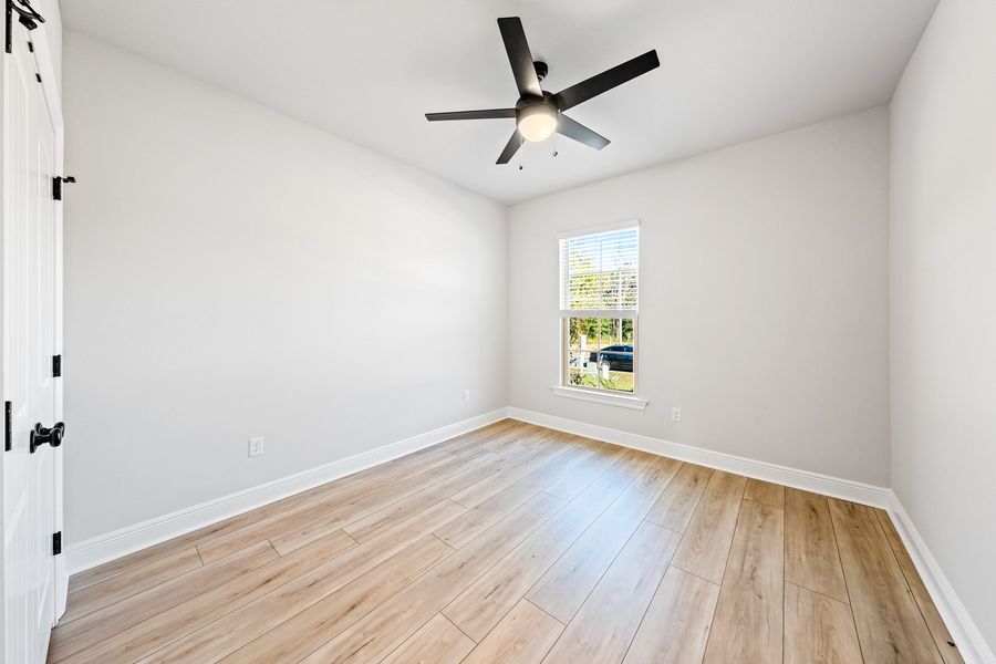 Spacious, unfurnished interior of a new home in Young Oaks, Crestview (Image 18).