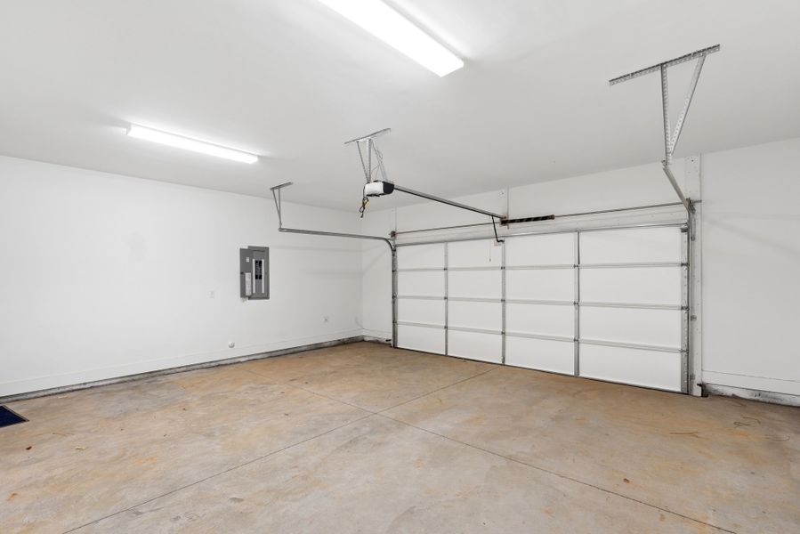 Spacious, unfurnished interior of a new home in Celesta, Scottdale (Image 13).