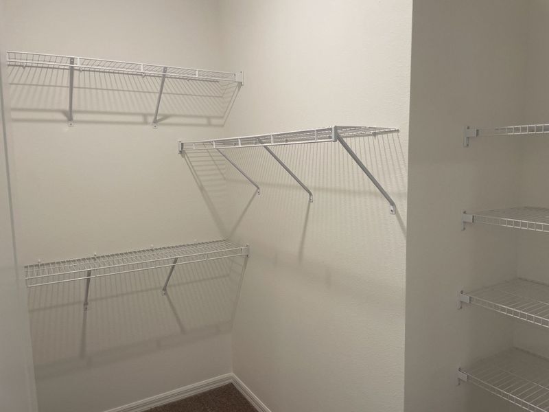 Spacious, unfurnished interior of a new home in Royal Highlands, Weeki Wachee (Image 13).