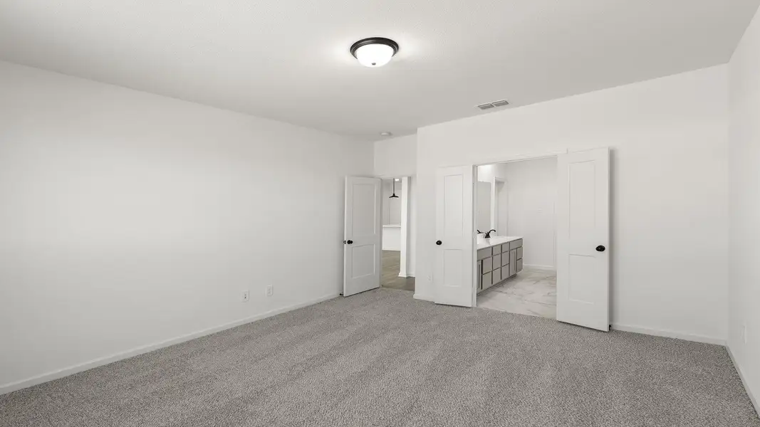 Spacious, unfurnished interior of a new home in Sorella 40s, Tomball (Image 10).