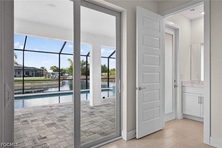 Spacious, unfurnished interior of a new home in Cape Coral, Cape Coral (Image 15).